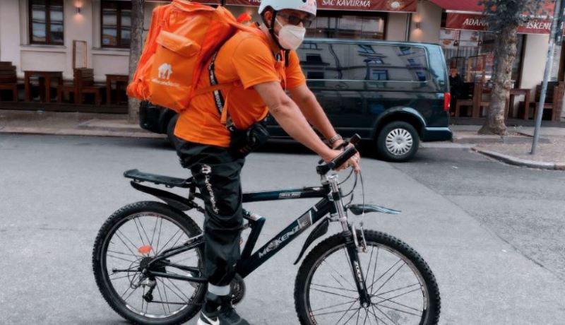 من وزير بأفغانستان إلى موزع طعام في ألمانيا!