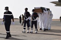 صور.. جثمان وزير الأمن الصحراوي عبد الله الحبيب البلال يصل إلى مطار تندوف