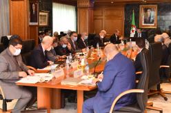 عرقاب يترأس إجتماعا تنسيقيا بين الوزارات حول مشروعي غار جبيلات والفوسفات