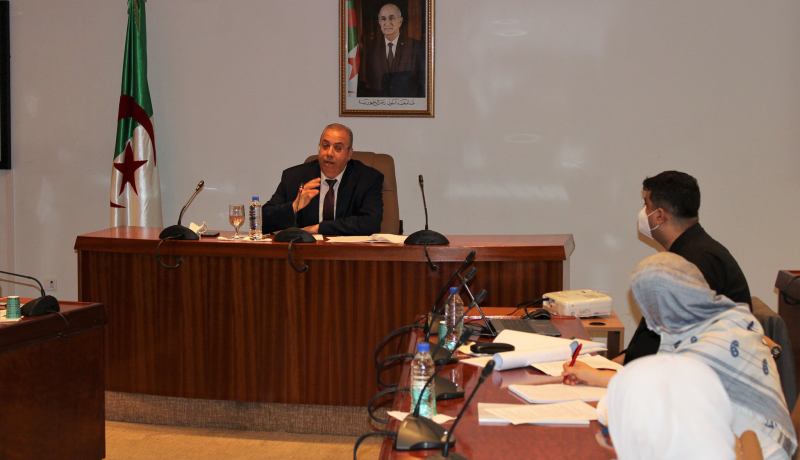 وزير الصناعة يبحث وضعية الإستثمار والعقار الصناعي