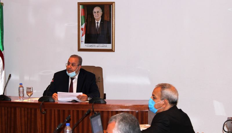 وزير الصناعة يبحث تعزيز آليات دعم المؤسسات الصغيرة والمتوسطة