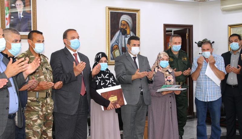 والي سطيف يشرف على تسليم الإعانات المالية لعائلات شهداء الحرائق