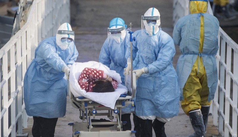 طبيب البيت الأبيض يحذر: أمريكا ستسجل 200 ألف إصابة بكورونا يوميًا في الخريف