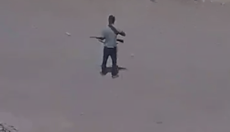 كهل يصيب 4 أشخاص بجروح بطلقات نارية من بندقية في “تلموني” بسيدي بلعباس