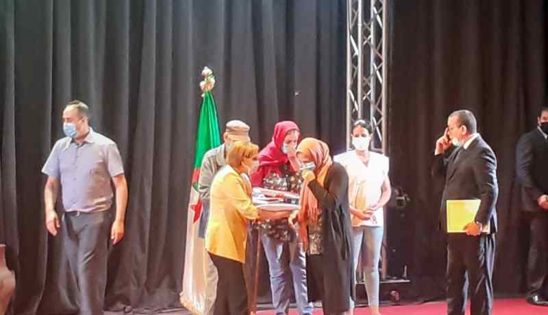 وزيرة التضامن تمنح إعانات مالية للعائلات المتضررة من الحرائق