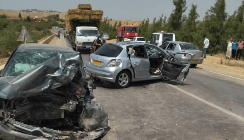 البويرة: قتيلان وجريح في حادث إصطدام بين سيارتين