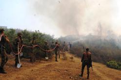 أفراد الجيش يواصلون عملية إطفاء الحرائق بالعديد من ولايات الوطن