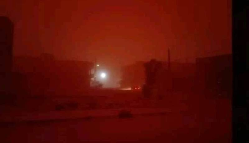 زوابع رملية تحول نهار بلدية عين الذهب الى ظلام ليل بتيارت