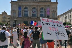 اشتباكات عنيفة في بعض المدن الفرنسية اثر احتجاجات ضد قيود كورونا!