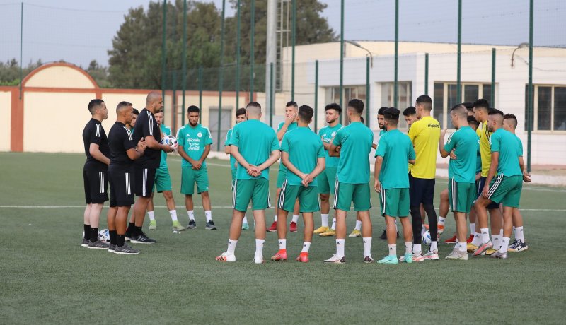 بالصور.. محليو الخضر يُجرون أول حصة في سيدي موسى