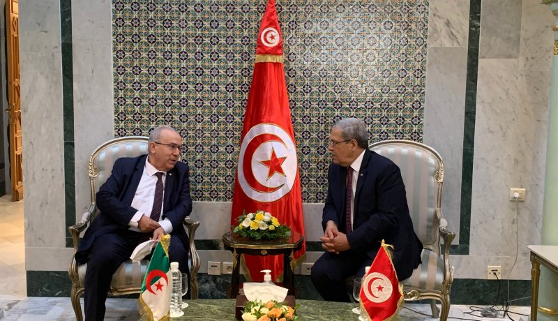 لعمامرة يتباحث مع نظيره التونسي عثمان الجرندي