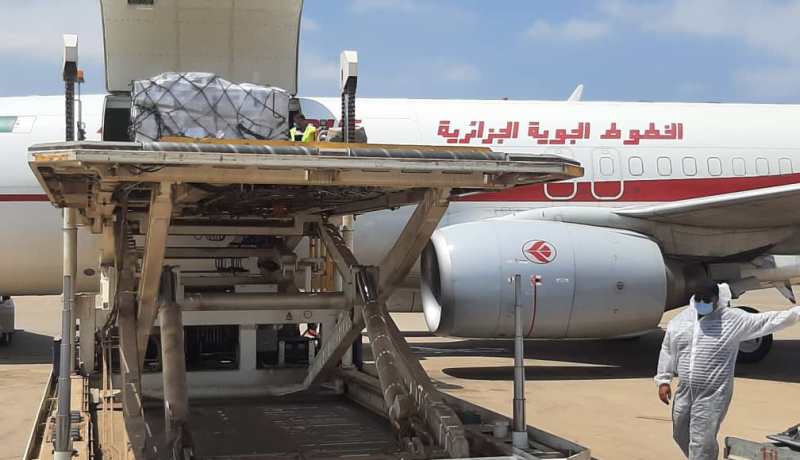 وصول شحنة من مكثفات الأكسجين إلى مطار هواري بومدين