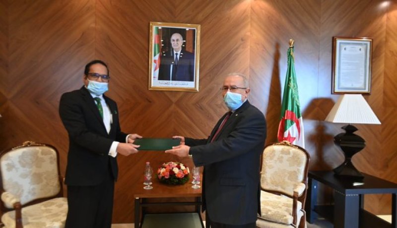 لعمامرة يتسلم أوراق إعتماد السفير الجديد لجمهورية بنغلاديش