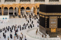 السعودية تستقبل أولى رحلات المعتمرين القادمين من الخارج