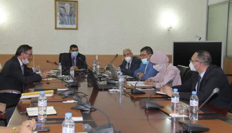 اجتماع بين وزير النقل والمدير العام لـ”ETUSA” بالجزائر العاصمة