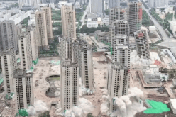 بالفيديو.. تفجير حي كامل من 15 ناطحة سحاب دفعة واحدة في الصين