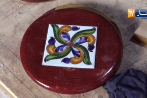 إعادة رسكلة الخشب وتحويله للوحات فنية