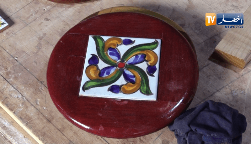 إعادة رسكلة الخشب وتحويله للوحات فنية