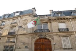 سفارة الجزائر بفرنسا توضح بخصوص العمليات التضامنية وشروط تطوع الاطباء الزماقرة للمساعدة في الجزائر