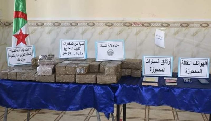 تفكيك شبكة وطنية لتهريب المخدرات وحجز 67 كلغ من “الكيف المغربي” ووثائق سيارات في تبسة