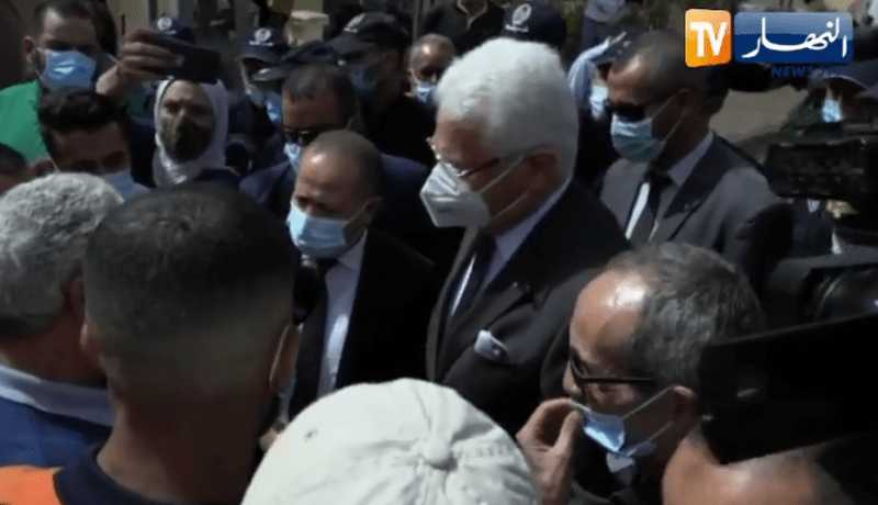 منح أب جمال عقد ملكية المنزل ودراسة تسمية ساحة بإسم المرحوم