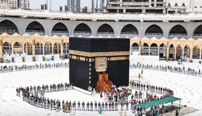 غسل الكعبة المشرفة وسط إجراءات إحترازية مشددة