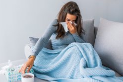 خبير: كورونا قد يتحول إلى نزلة برد عادية في غضون سنوات