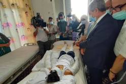 بالصور.. وزير الصحة يتفقد الأطفال ضحايا الحرائق بعيادة باستور