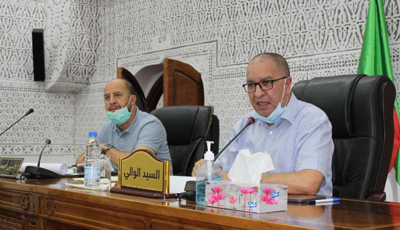 والي معسكر يأمر بحل مشاكل المستثمرين في غضون أسبوع