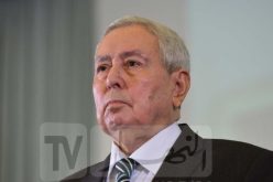 وزير العدل يعزي عائلة الفقيد عبد القادر بن صالح