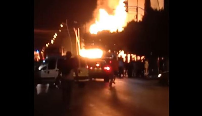 اندلاع حريق اثر تسرب للغاز بالشارع الرئيسي بوادي تليلات في وهران