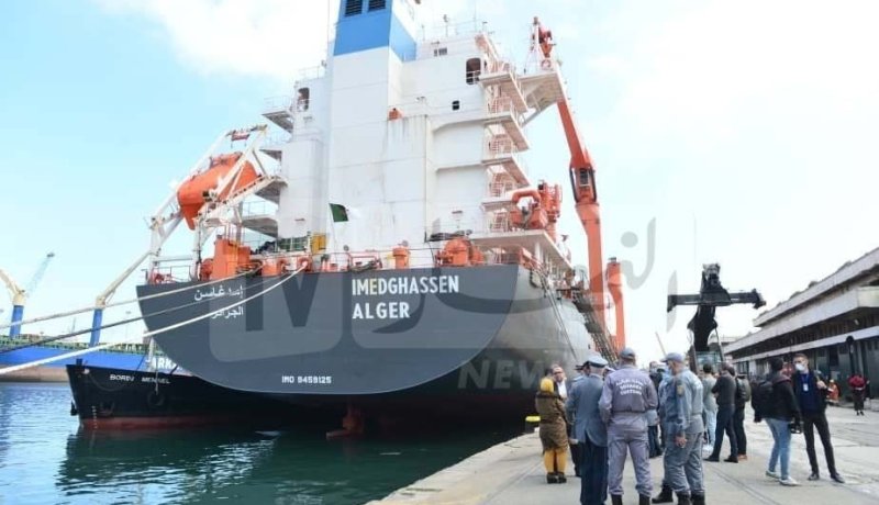توقعات بارتفاع صادرات الجزائر خارج المحروقات إلى 5 مليار دولار