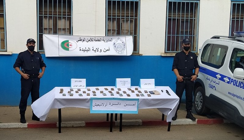 البليدة: توقيف 3 أشخاص وحجز كمية من المخدرات