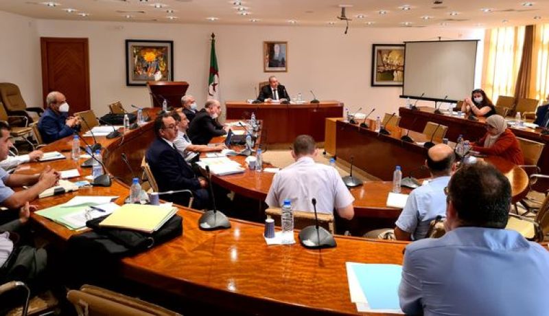 وزير الصناعة يبحث آليات إعادة بعث المؤسسات الصناعية المتوقفة والمتعثرة