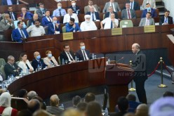 الوزير الأول يوضح بخصوص استرجاع الأموال المهربة إلى الخارج