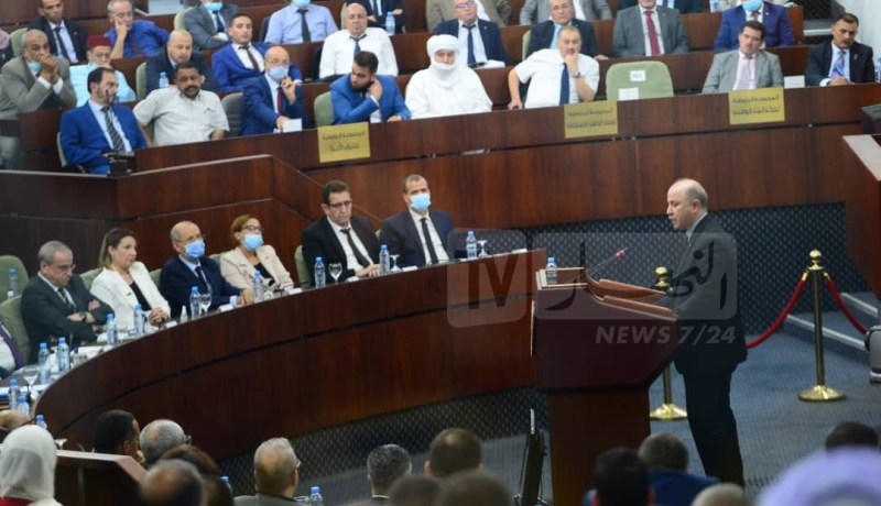 الوزير الأول يوضح بخصوص استرجاع الأموال المهربة إلى الخارج