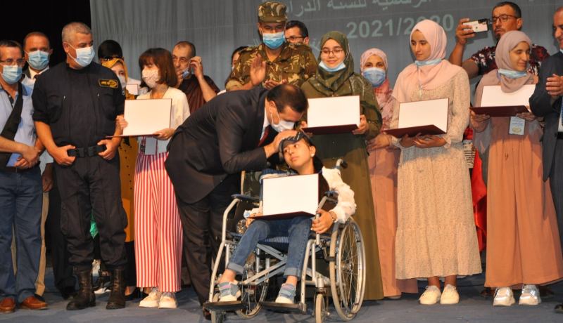 والي سطيف يكرم المتفوقين في الامتحانات الرسمية للأطوار المدرسية الثلاثة