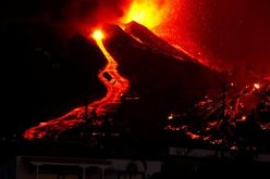 إسبانيا: إجلاء 700 شخص من منازلهم بسبب بركان “كومبرى فيجا”