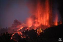 إسبانيا: الحمم البركانية تغلق مطار لاس بالماس