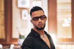 محمد رمضان يغضب زملاءه:” فوق السحاب لا أسمع نباح الكلاب”