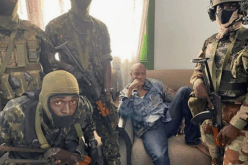 بالفيديو.. شاهد لحظة اعتقال رئيس غينيا بعد انقلاب عسكري وسط فرحة عارمة للشعب