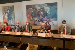 لعمامرة يعقد جلسة عمل مع نظيره النيجري