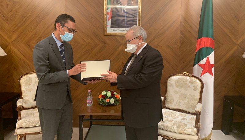 لعمامرة يستقبل السفراء الجدد لدى الجزائر