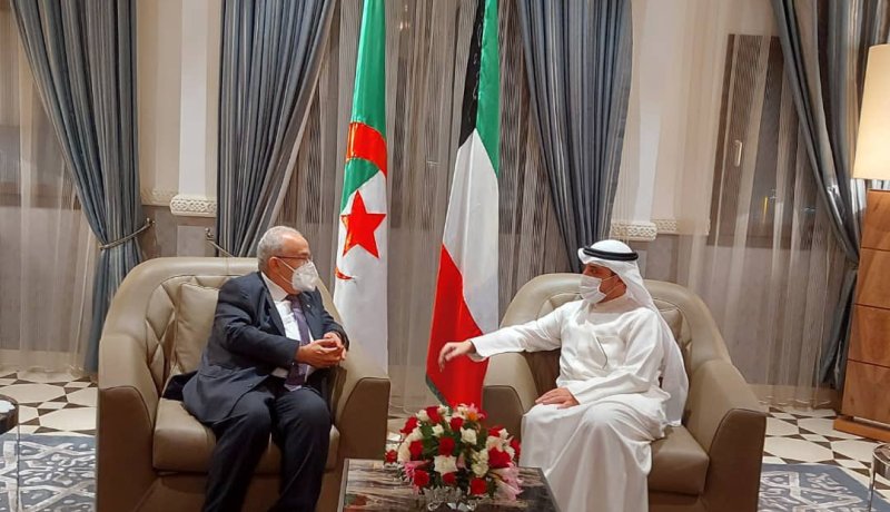 وزير الخارجية الكويتي يحل بالجزائر حاملا رسالة إلى الرئيس تبون