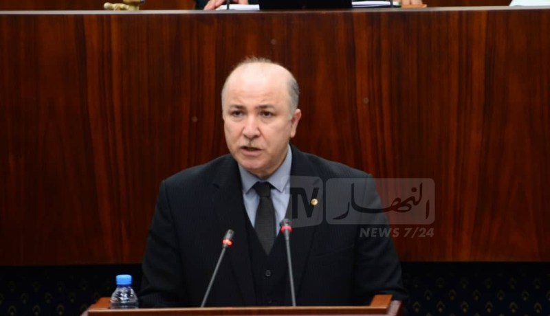 الوزير الأول: الحكومة تعكف على مراجعة قانون الإستثمار والرد على إنشغالات المستثمرين