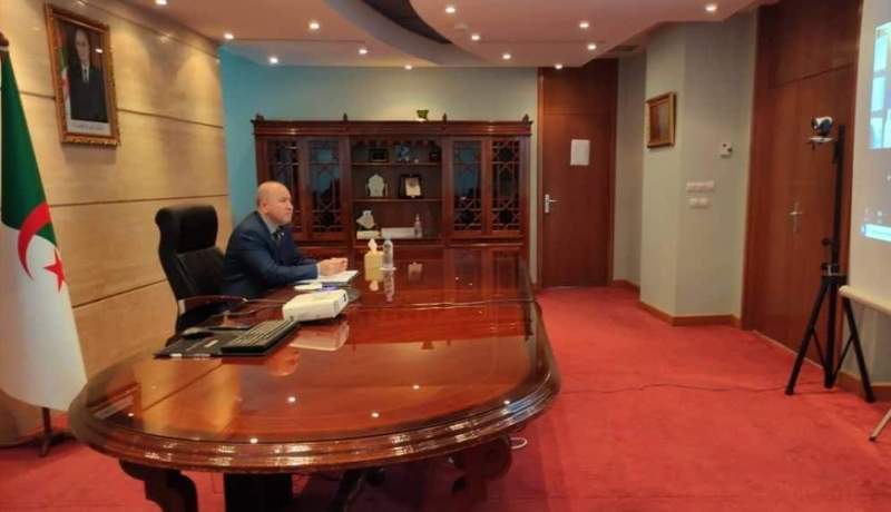 الوزير الأول يتحادث مع فريق من صندوق النقد الدولي حول القيم الاجمالية للإقتصاد الكلي والميزانية