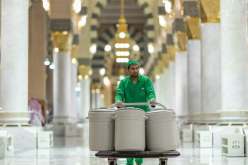 بعد رفعها عاماً ونصفاً.. حافظات زمزم تعود للمسجد النبوي