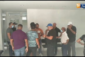 شاهد..ملال يرفض مغادرة مقر شبيبة القبائل