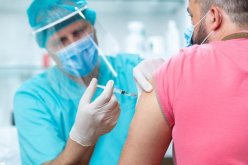 وزارة الإتصال تدعو إلى تكثيف الحملات التحسيسية للتلقيح ضد فيروس كورونا