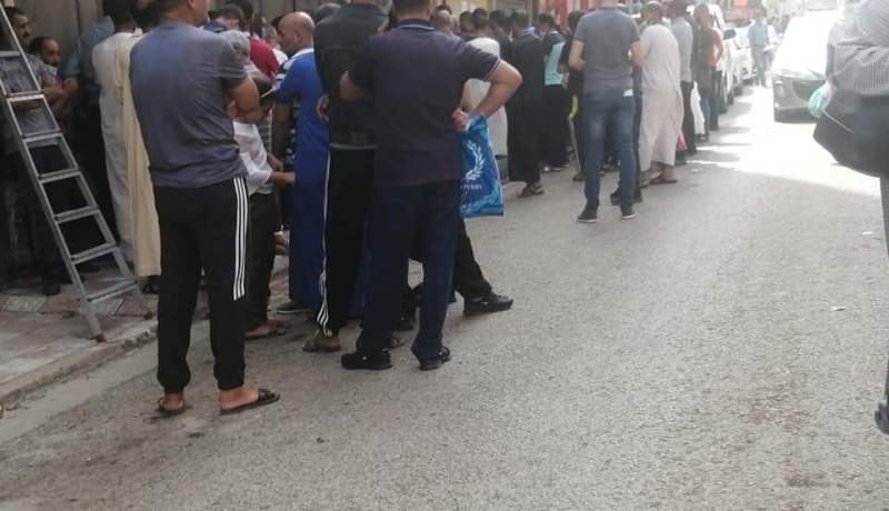 بالصور.. فوضى وإغماءات بسبب بيع الكتب المدرسية بسيدي بلعباس